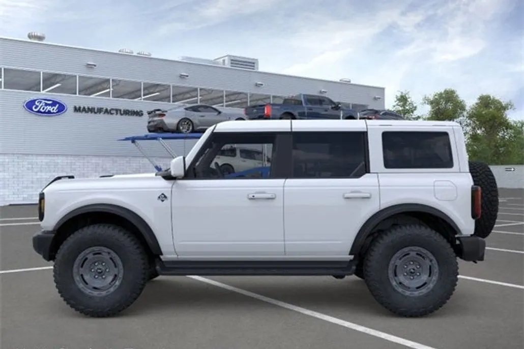 2025 Ford Bronco Outer Banks photo 1