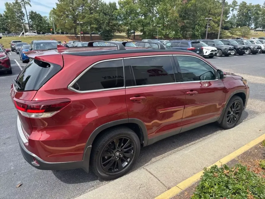 2019 Toyota Highlander SE photo 1
