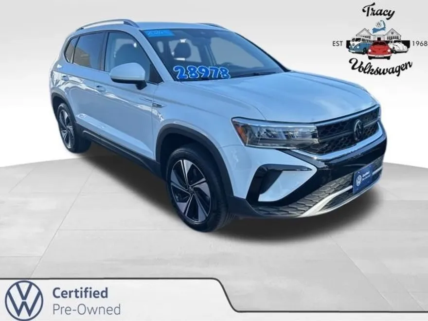 2024 Volkswagen Taos SE photo 1