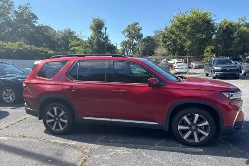 2025 Honda Pilot Touring photo 1