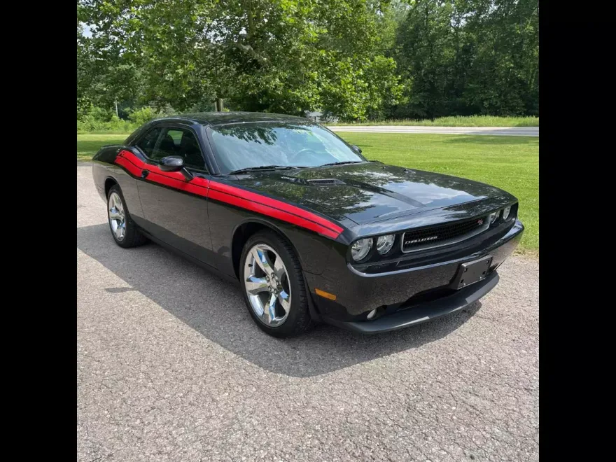 2013 Dodge Challenger R/T photo 1