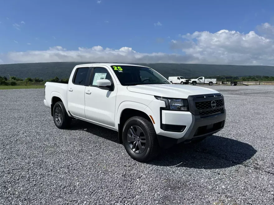 2025 Nissan Frontier SV photo 1