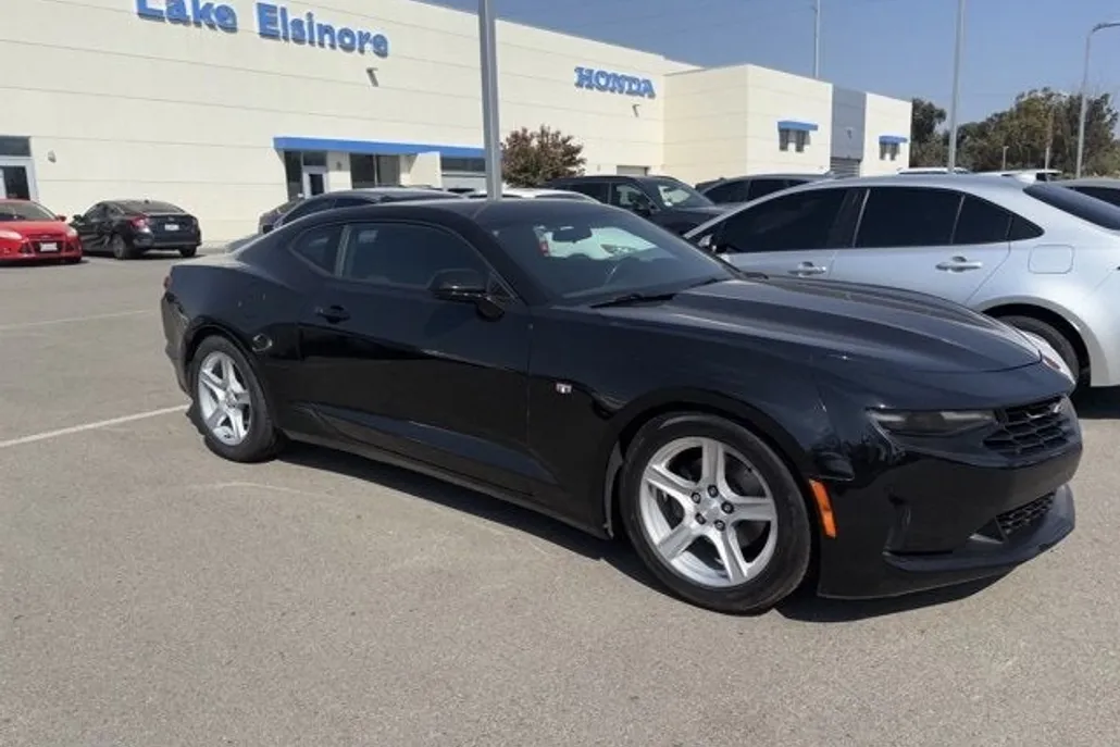 2022 Chevrolet Camaro 1LT photo 1