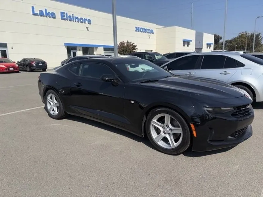 2022 Chevrolet Camaro 1LT photo 1