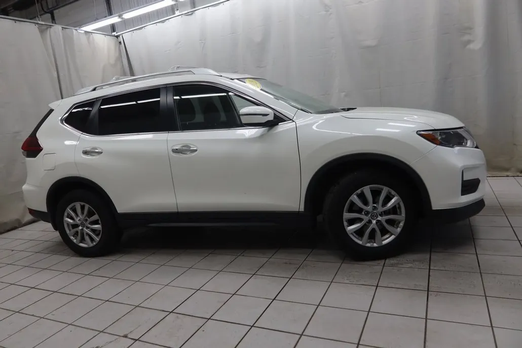 2019 Nissan Rogue SV photo 1
