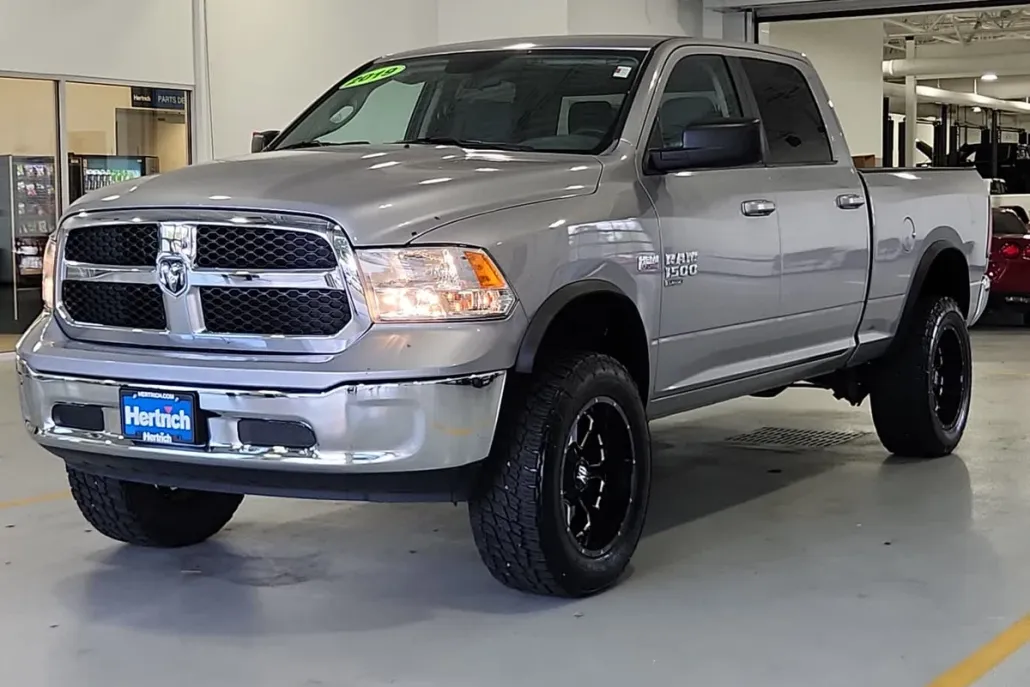 2019 Ram 1500 Classic SLT photo 1