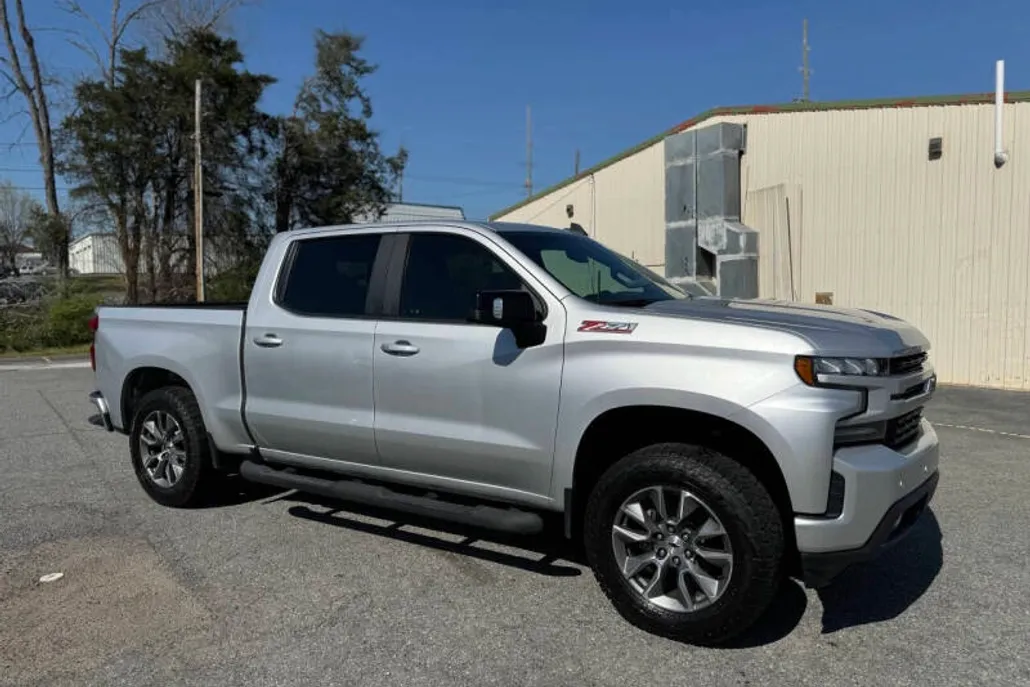 2019 Chevrolet Silverado RST photo 1