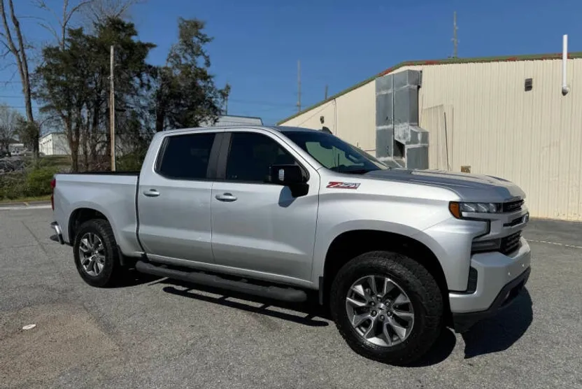 2019 Chevrolet Silverado RST photo 1