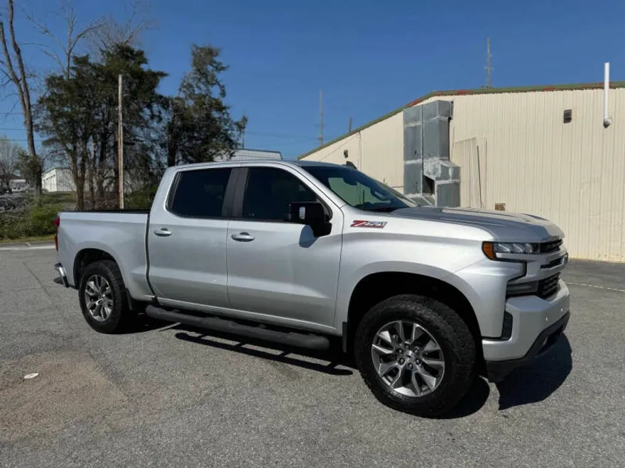 2019 Chevrolet Silverado RST photo 1