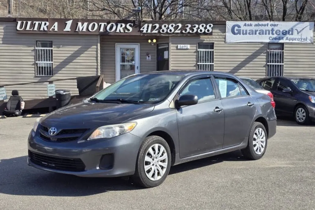 2012 Toyota Corolla photo 1