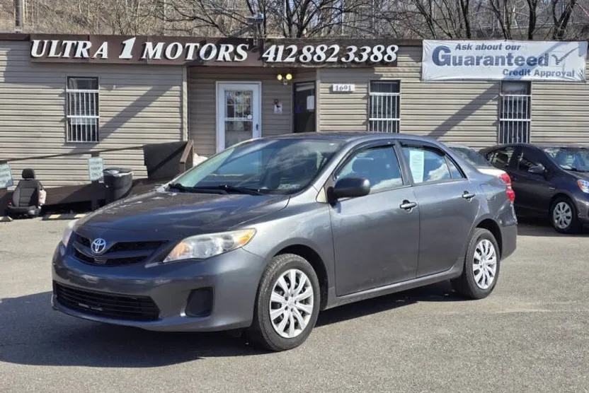 2012 Toyota Corolla photo 1