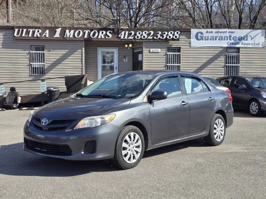 2012 Toyota Corolla photo 1