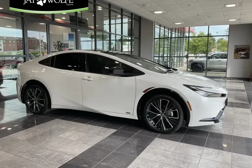2024 Toyota Prius XLE photo 1