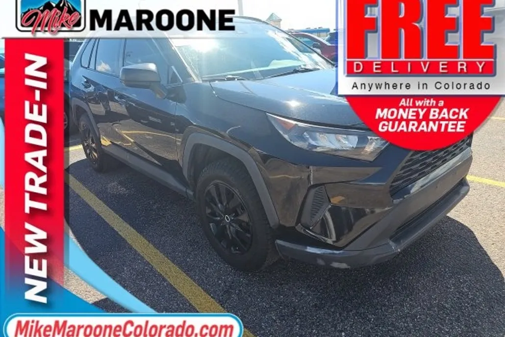 2021 Toyota RAV4 LE photo 1