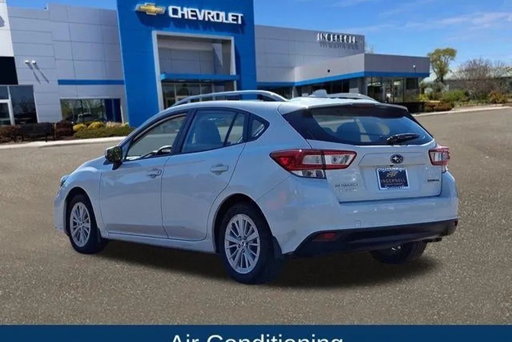 2018 Subaru Impreza 2.0i Premium photo 1