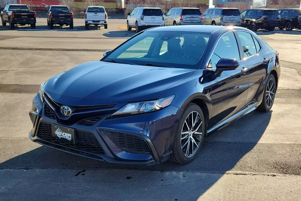 2022 Toyota Camry SE photo 1