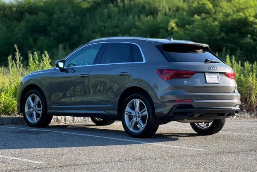 2019 Audi Q3 S line Premium Plus 45 TFSI photo 1