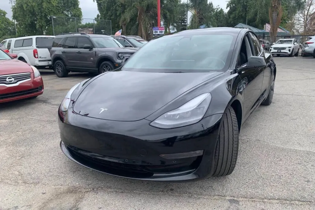 2022 Tesla Model 3 Long Range photo 1