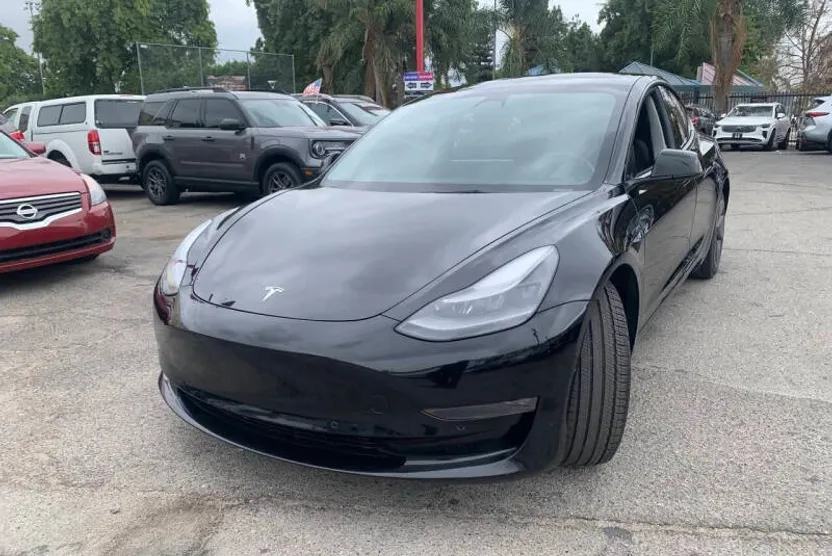 2022 Tesla Model 3 Long Range photo 1