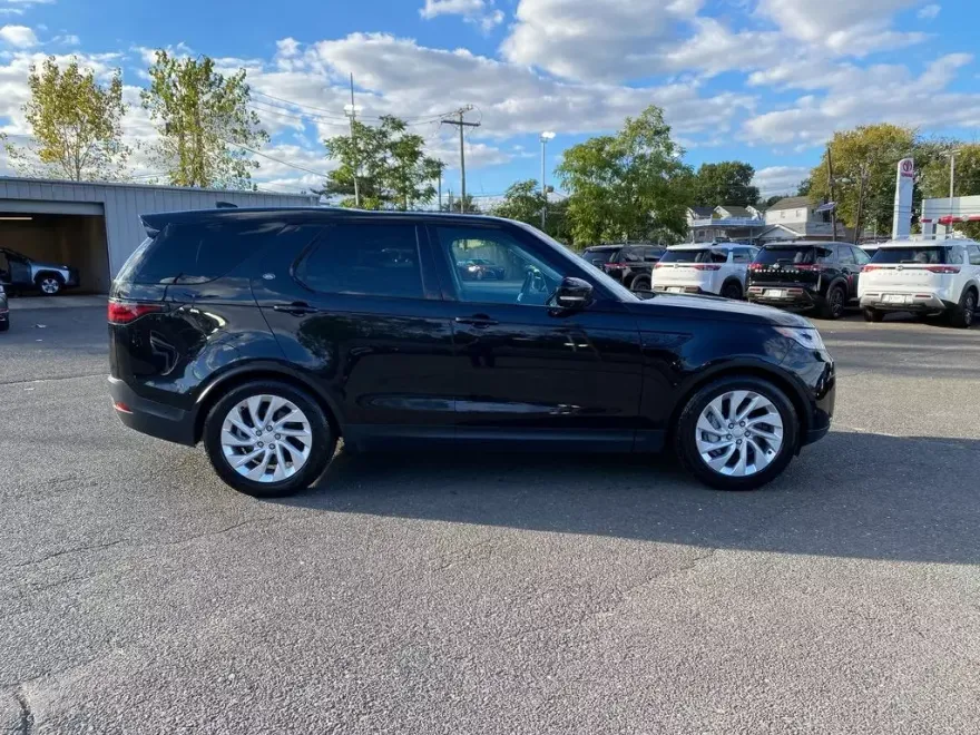 2024 Land Rover Discovery S photo 1