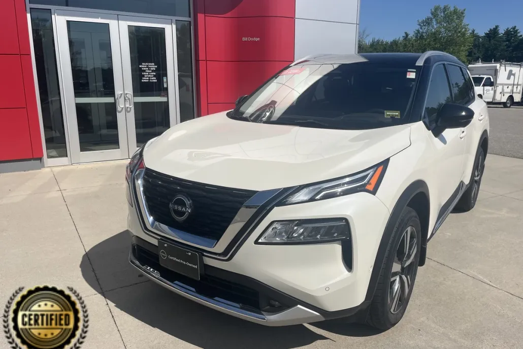2022 Nissan Rogue Platinum photo 1