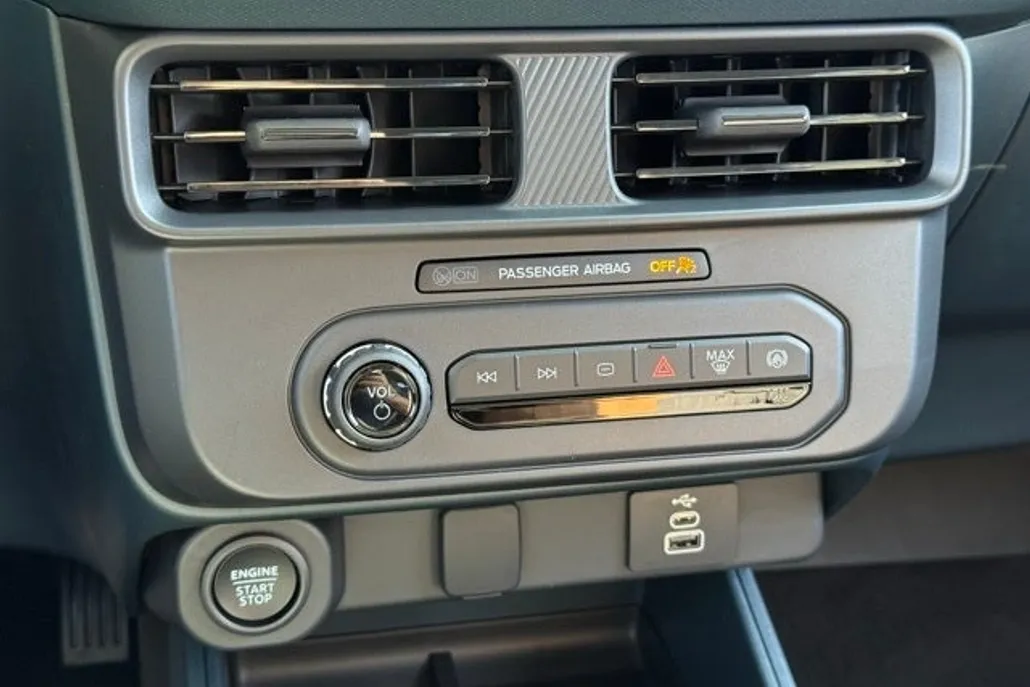 2025 Ford Maverick XLT photo 1