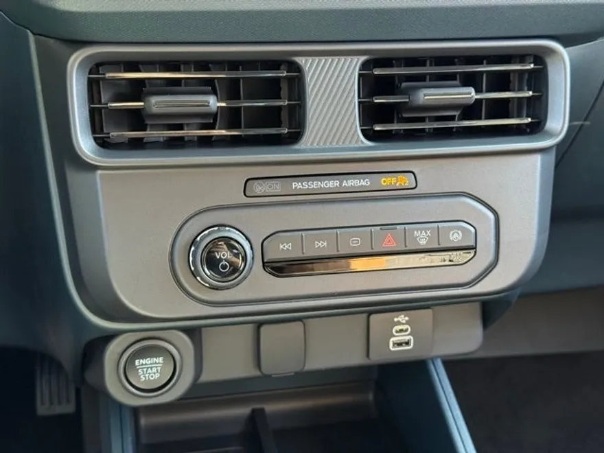 2025 Ford Maverick XLT photo 1