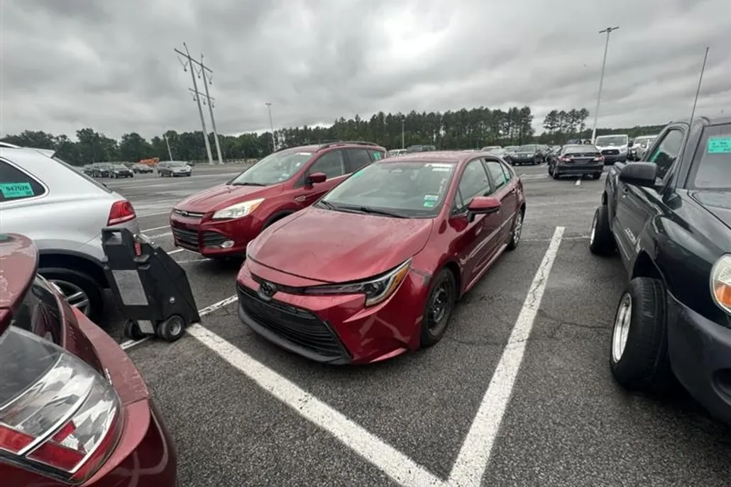 2023 Toyota Corolla LE photo 1