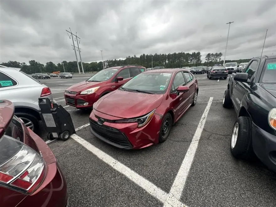 2023 Toyota Corolla LE photo 1