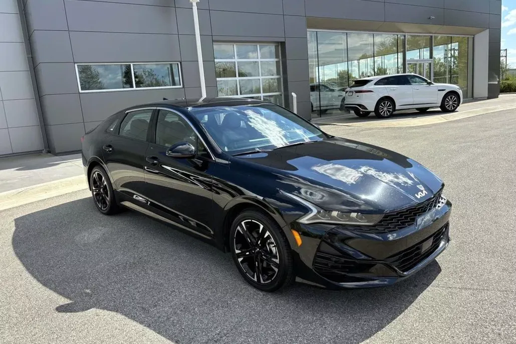 2024 Kia K5 GT-Line photo 1