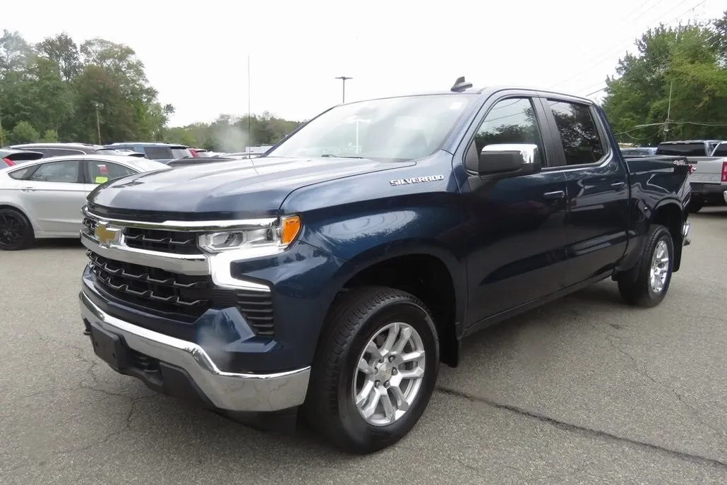 2022 Chevrolet Silverado 1500 LT photo 1