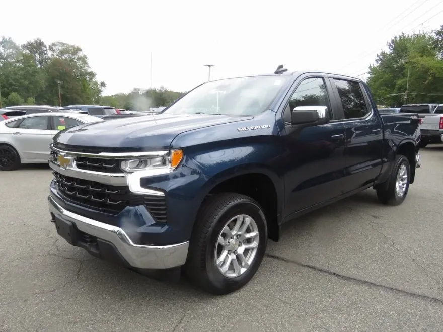 2022 Chevrolet Silverado 1500 LT photo 1
