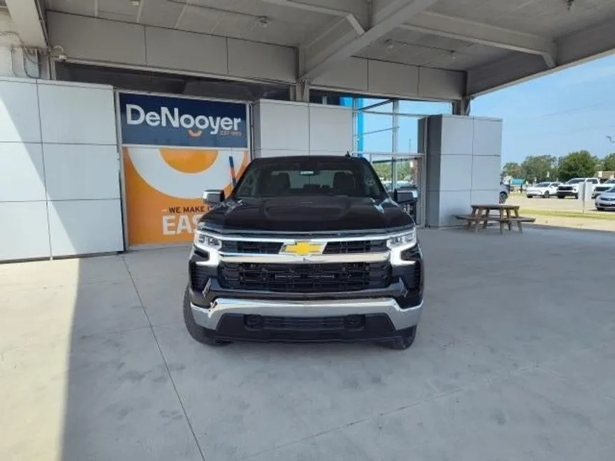 2026 Chevrolet Silverado 1500 LT photo 1