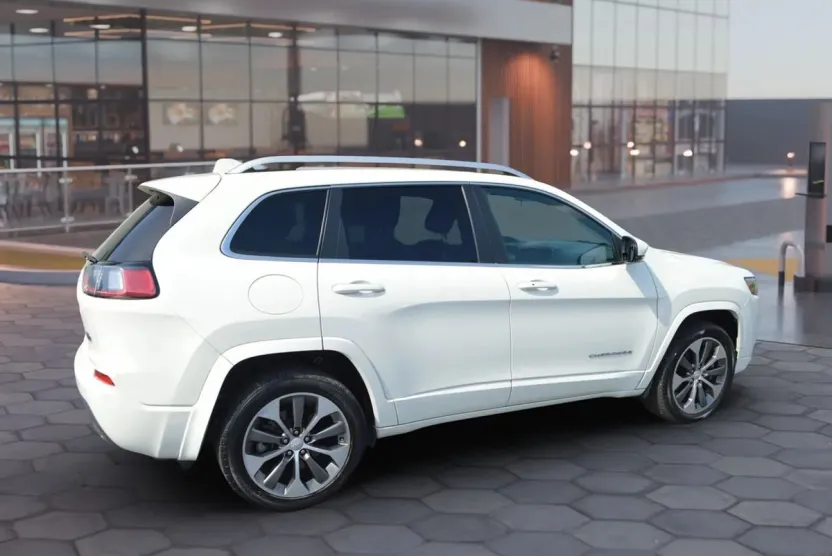 2019 Jeep Cherokee Overland Sport photo 1