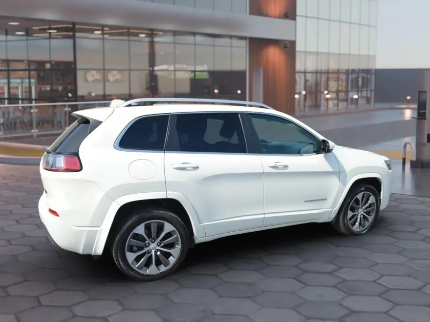 2019 Jeep Cherokee Overland Sport photo 1
