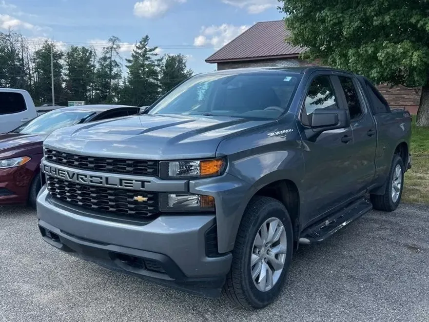 2019 Chevrolet Silverado 1500 Custom photo 1