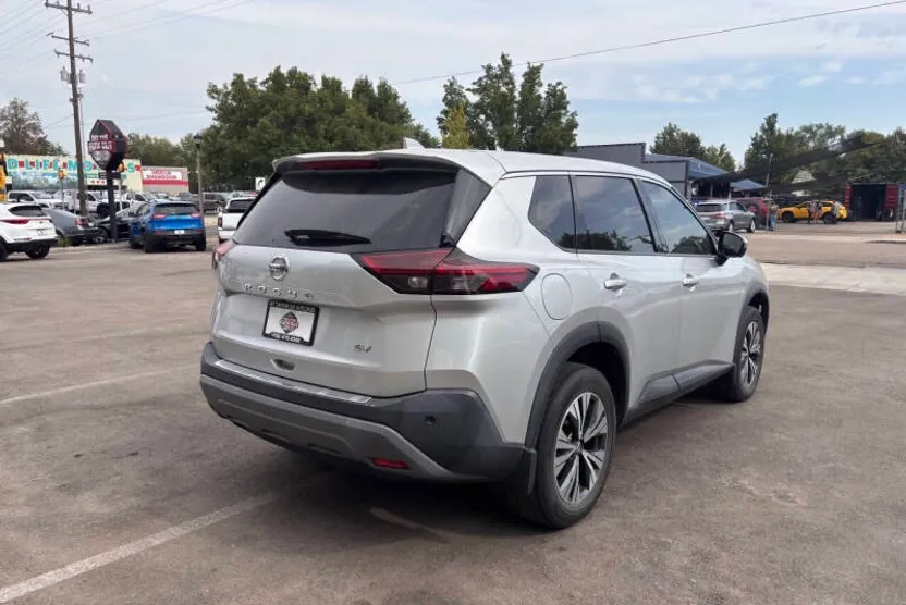 2021 Nissan Rogue SV photo 1