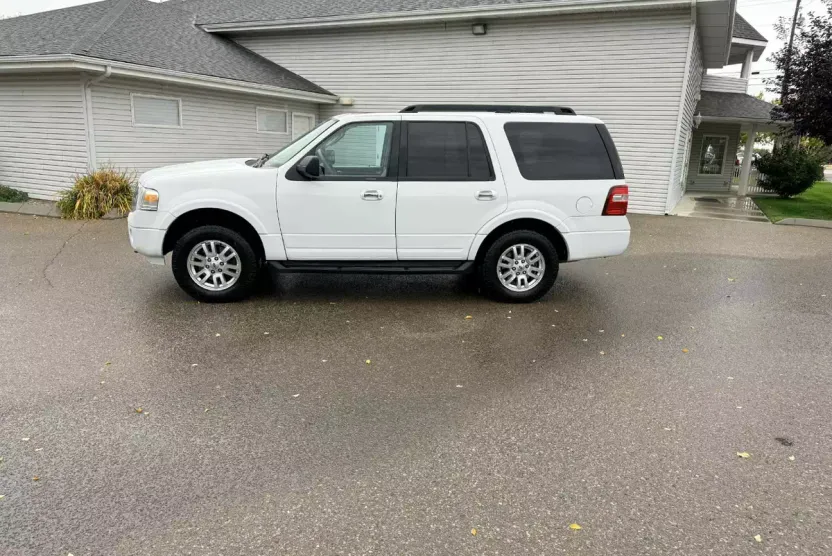 2013 Ford Expedition XLT photo 1