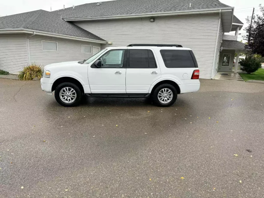 2013 Ford Expedition XLT photo 1