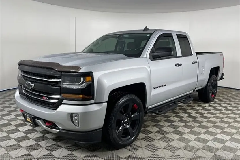 2017 Chevrolet Silverado 1500 LT photo 1