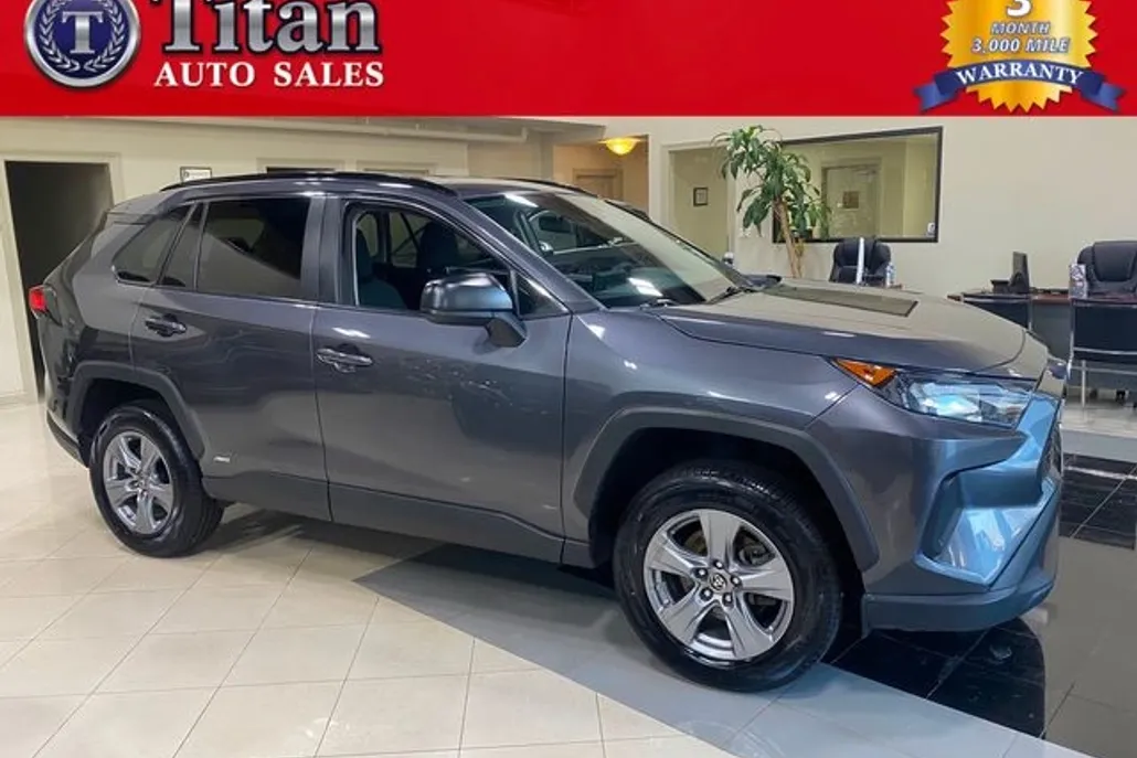 2022 Toyota RAV4 Hybrid LE photo 1