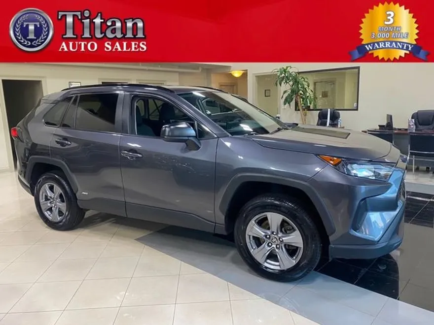 2022 Toyota RAV4 Hybrid LE photo 1