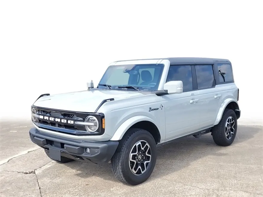 2023 Ford Bronco Outer Banks photo 1