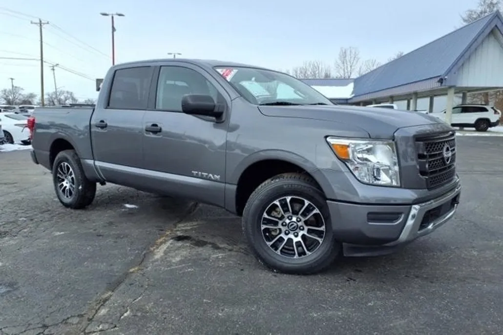 2023 Nissan Titan SV photo 1