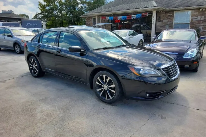 2013 Chrysler 200 Limited photo 1