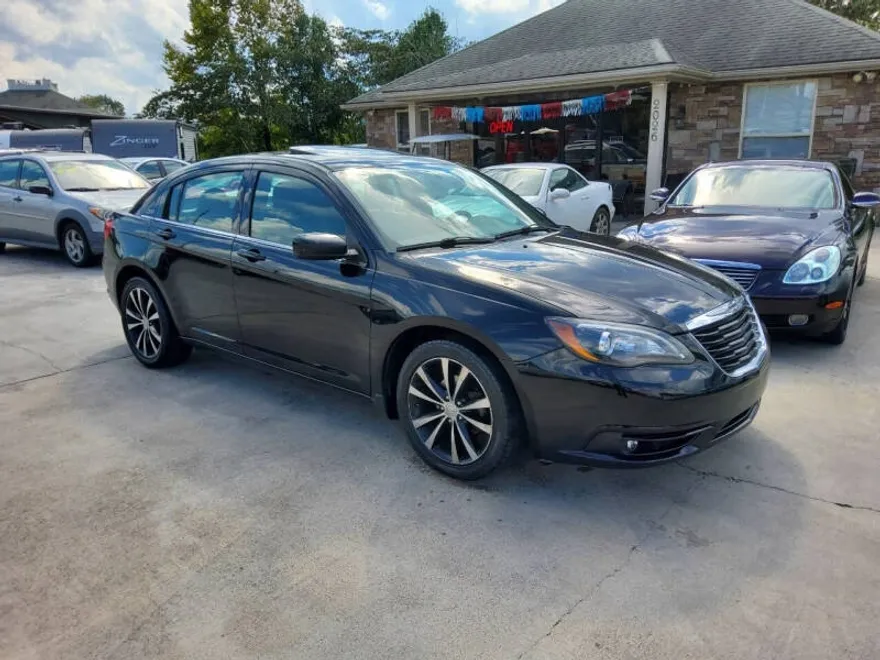 2013 Chrysler 200 Limited photo 1
