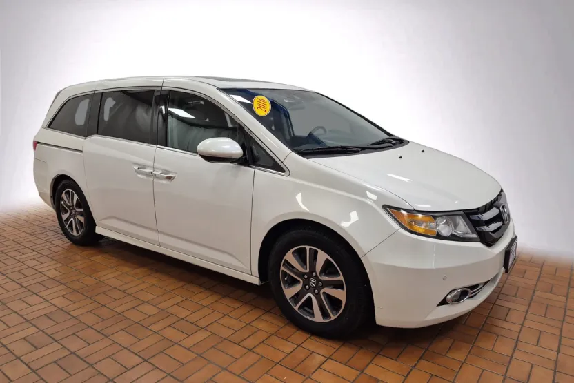 2016 Honda Odyssey Touring Elite photo 1