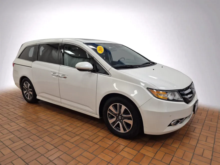 2016 Honda Odyssey Touring Elite photo 1