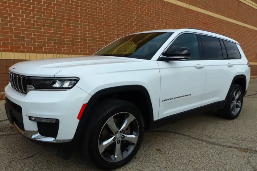 2023 Jeep Grand Cherokee Limited photo 1