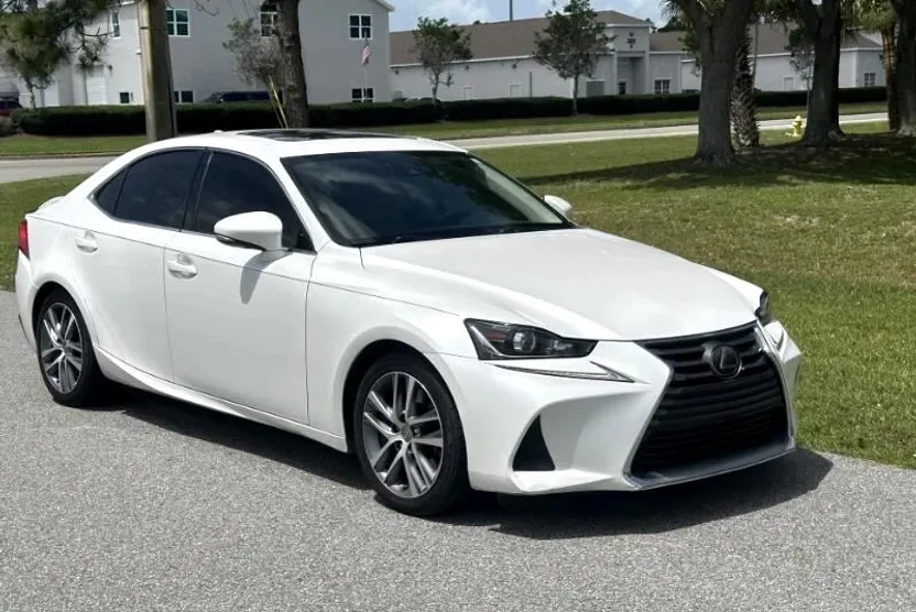 2019 Lexus IS 300 AWD photo 1